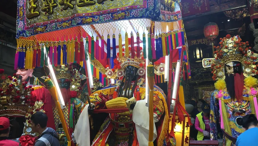 文總首推萬華大鬧熱聯名香火袋　青山王、北港媽親自校稿