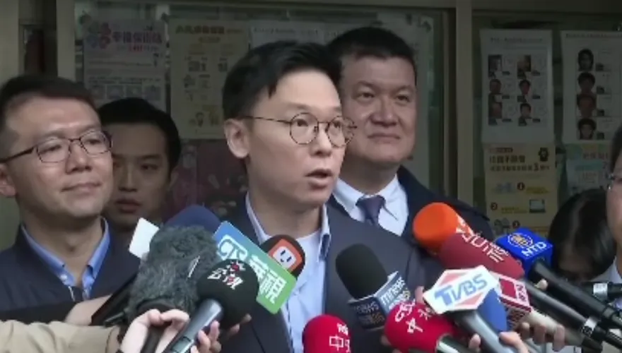 普發《全民安全指引》被直接丟廢紙回收？林飛帆親上火線反擊李明璇、謝寒冰