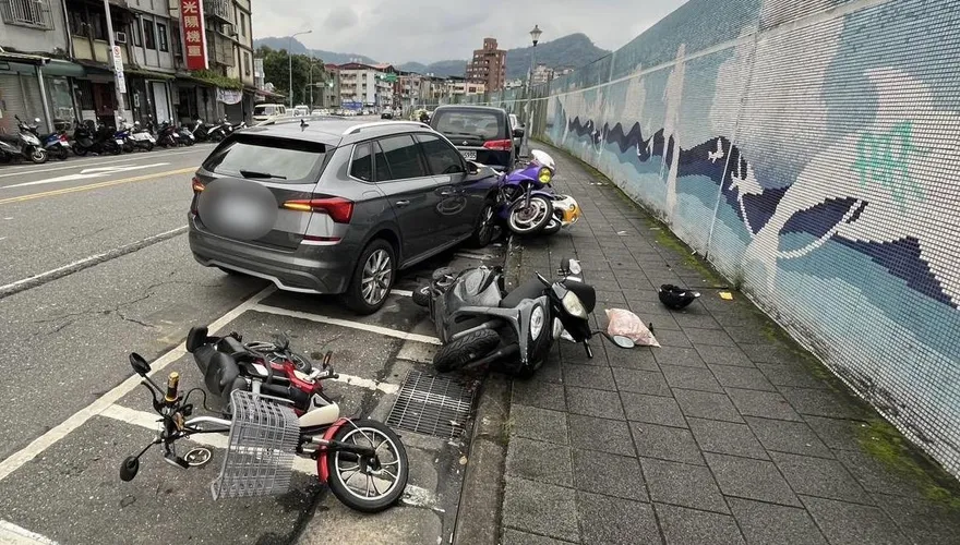 北市文山區休旅車連撞7車　女駕駛輕傷送醫