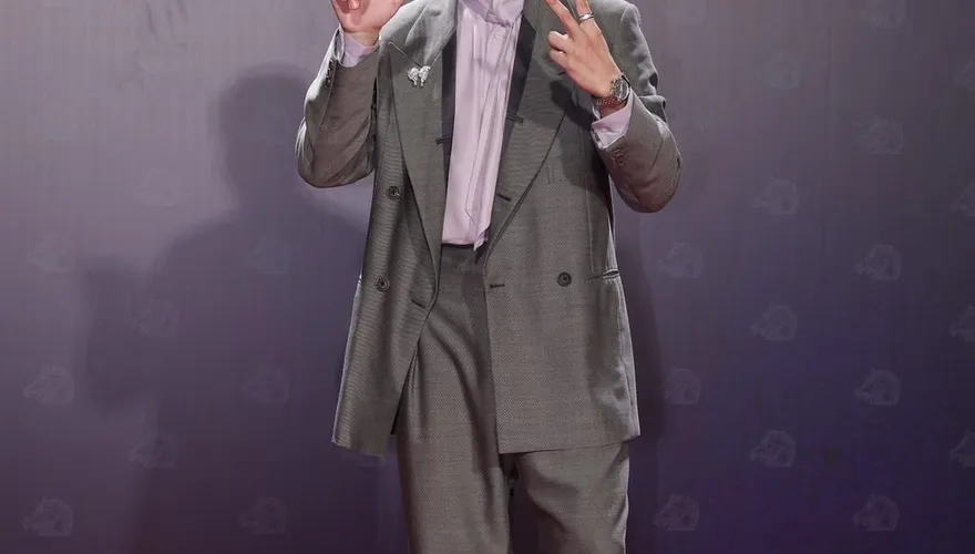 金馬62/林柏宏穿「芋頭火鍋」登場！網驚：太像證婚人