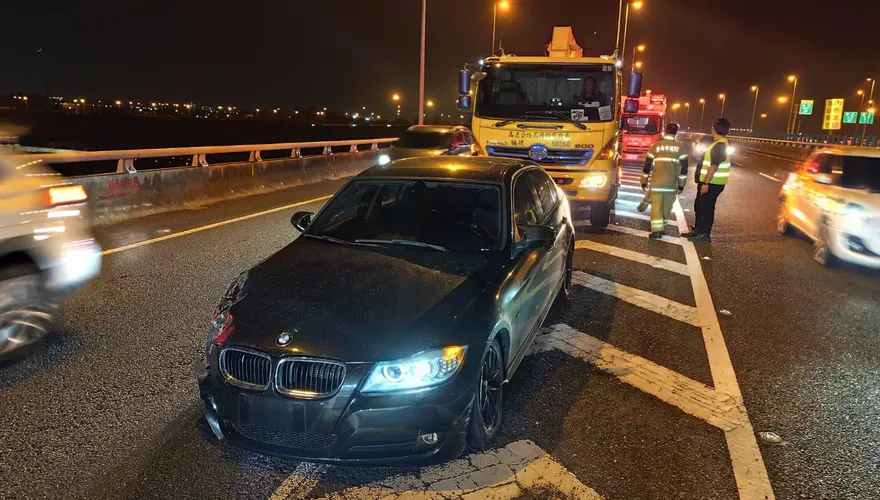 國8台南段詭異車禍！2車撞爛車殼毀　1駕駛竟離奇消失