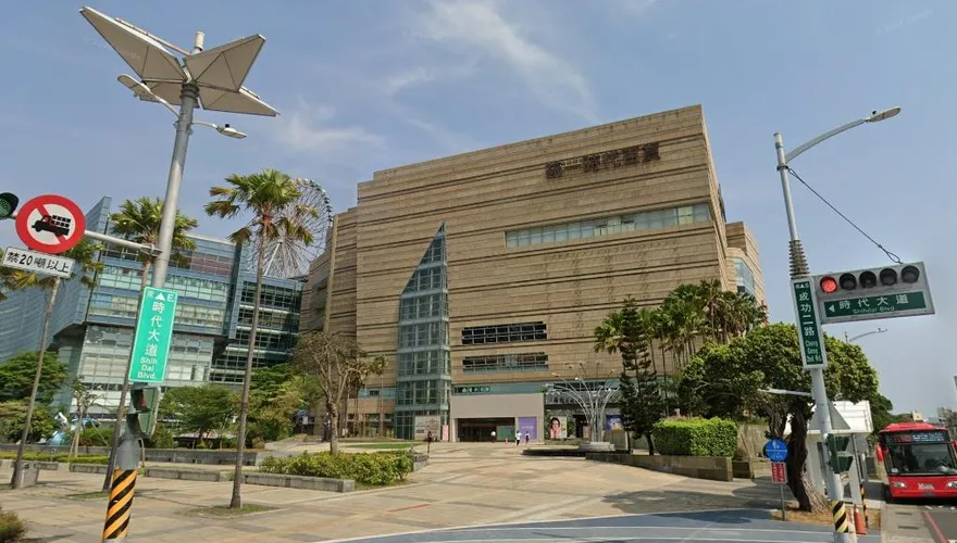 高雄知名Buffet出事！港女倒地昏迷「一度命危」送醫搶救
