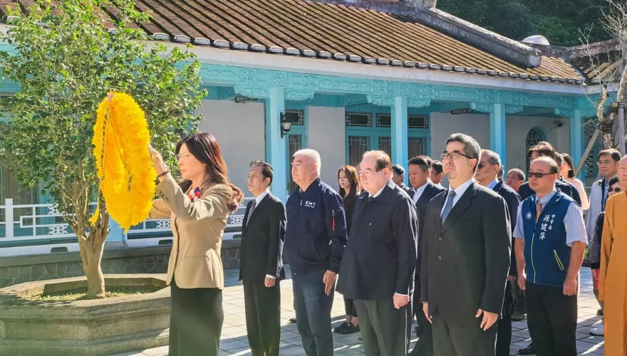 黨慶謁陵兩蔣　鄭麗文盼：讓國民黨繼續捍衛中華民國