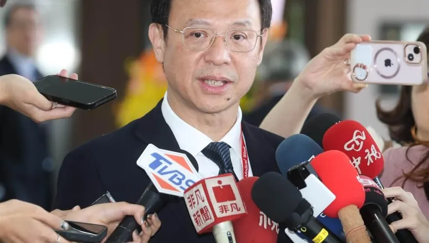 化妝品染毒恐擴大　如何補救？石崇良：蘇丹紅列常規後市場查驗項目