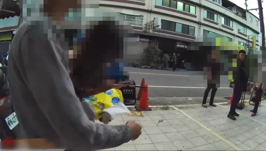 花蓮男持馬克杯砸前女友新歡　三人街頭扭打互控傷害
