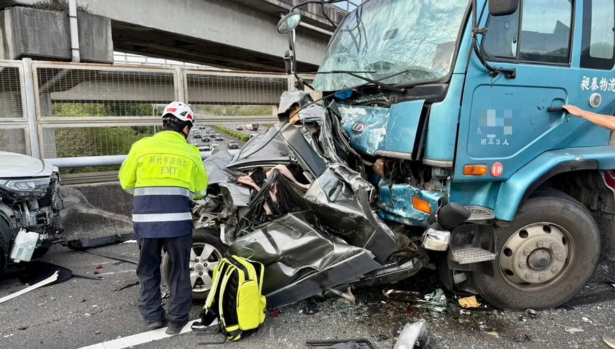 影/國3「7車追撞」最新！「車變鐵球」6人緊急送醫