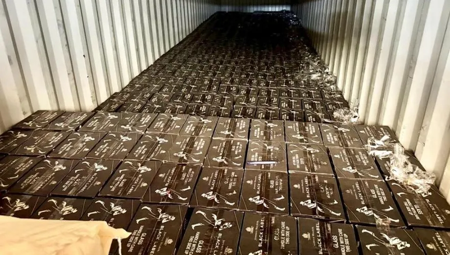 高雄港貨櫃塑膠粒掩護走私洋酒　查獲4萬瓶市價2600萬
