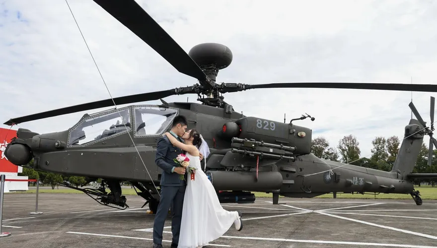 陸軍聯合婚禮情定大漢　白馬馬車、無人機傳戒指吸睛