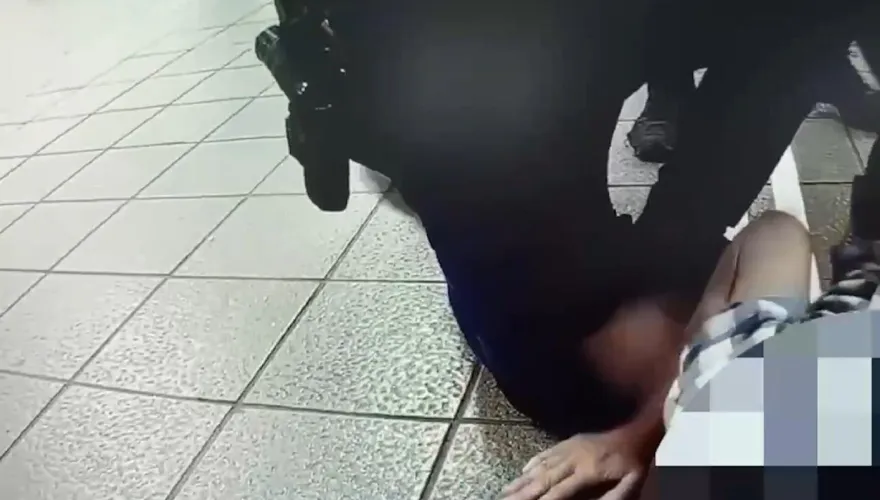 影/北捷台北車站出現噁狼！　台男吻外籍女左肩「還痛毆站長」
