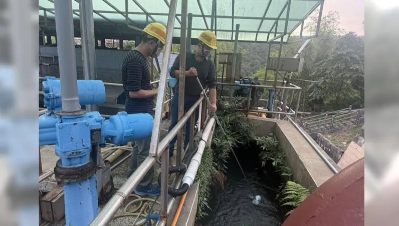 基隆河遭污！基隆、汐止自來水有汽油味　超商水賣到缺貨
