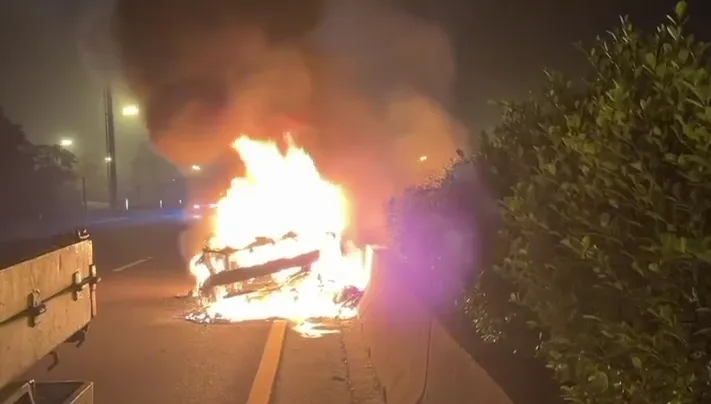 國1逆向機車撞轎車釀火燒車！失智老翁重創身亡　相驗判意外死亡