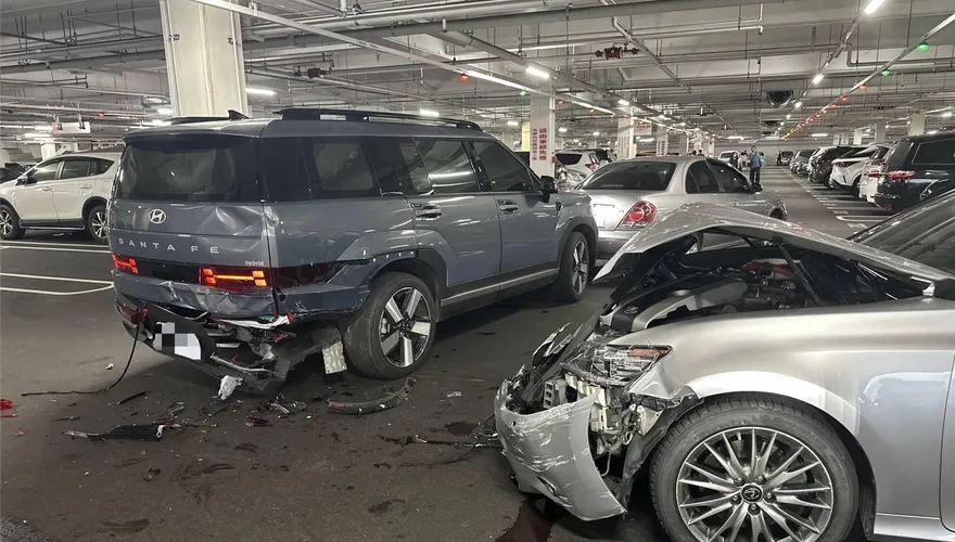 影/台中好市多停車場暴衝4車撞爛　41歲男唾液毒品快篩陽性