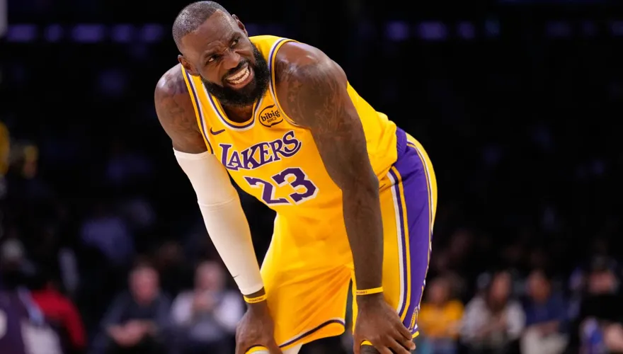 NBA/詹皇狀態低迷！狂打鐵刷到10分　驚險守住史上第一紀錄