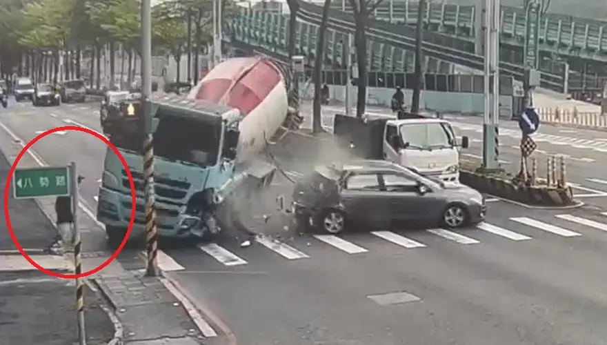 好險閃得快！淡水水泥車失控釀禍　她差一步見閻王