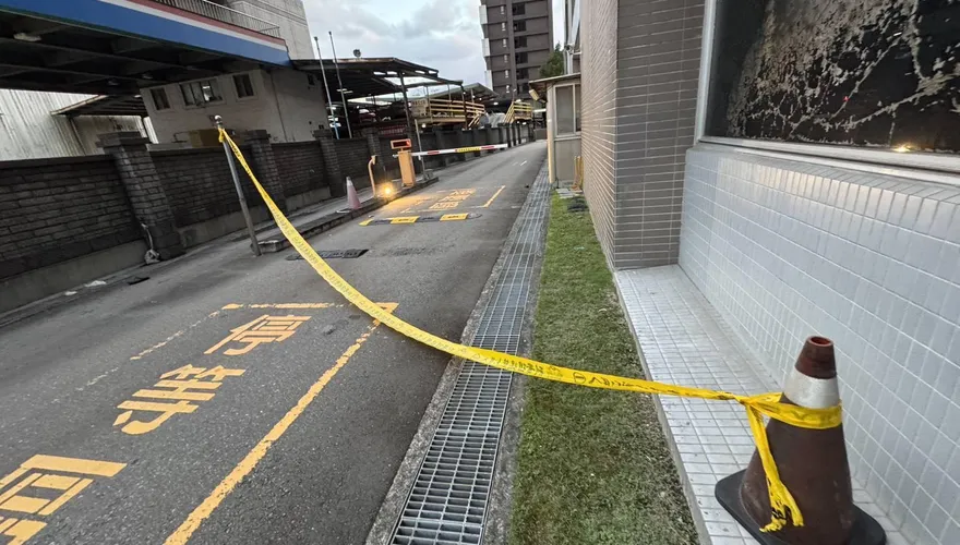 哀慟！新北男14樓墜地倒臥車道　全身爆血搶救不治