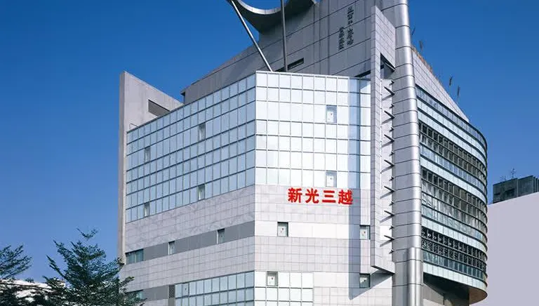 中山站百貨頂樓驚見神秘巨洞　網KUSO：冰淇淋架、飲料架