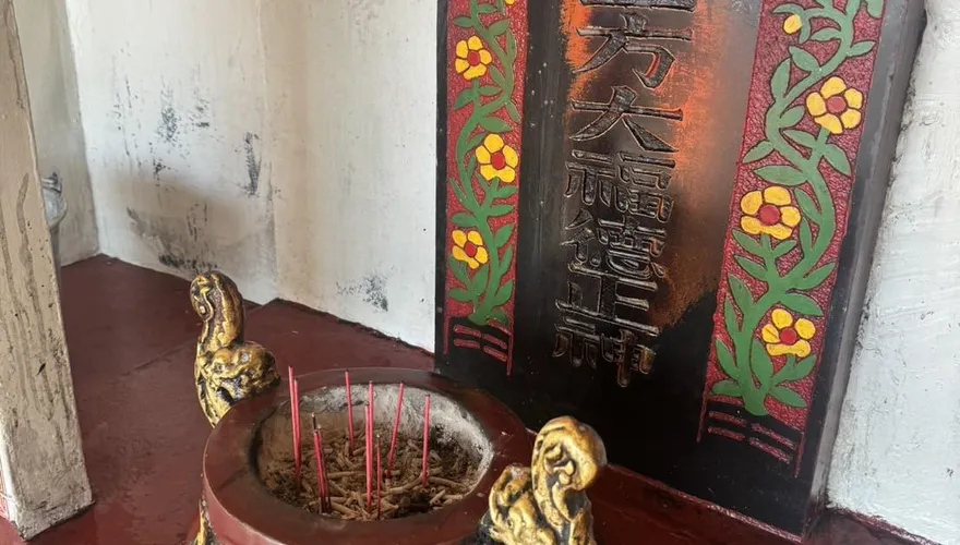 美濃土地公廟遭潑機油　警依社維法通知86歲翁說明