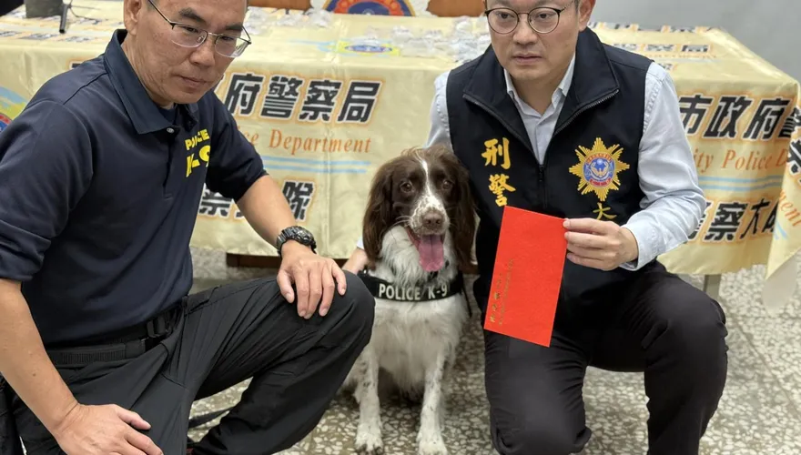 影/高雄毒販GPS埋包交易　緝毒犬可樂助挖出36萬毒品