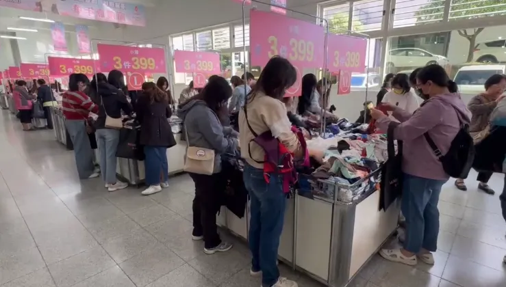 影/知名內衣彰化員林辦廠拍「銅板帶走專櫃品」　民眾狂奔嗨搶