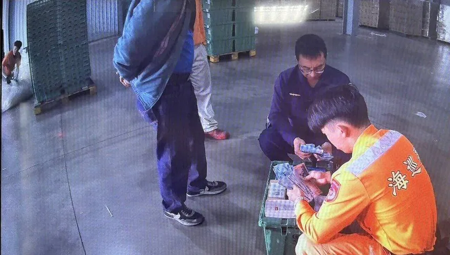 詐騙手法又翻新　超商物流包裹驚見20萬遭拆驗攔截
