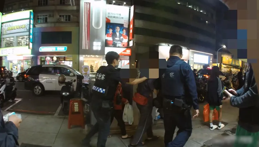 影/瑞豐夜市現假鈔黨！2女持千元假鈔3度上門行騙遭警逮