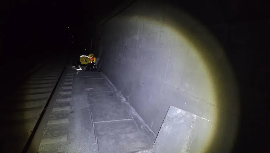 觀音隧道鐵路電纜遭剪斷！台鐵緊急修復　警方展開調查