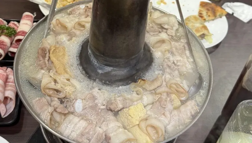 沙茶醬、豆瓣醬都是地雷！營養師曝火鍋沾醬「高鈉元兇」