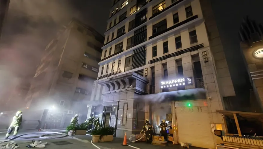 北市嚴重火災！露營用品店「整間燒起來」59人急逃