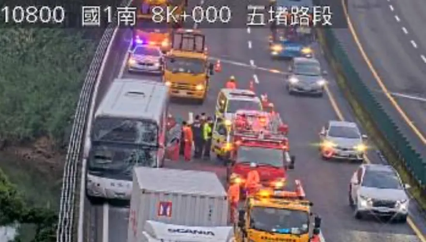 水桶釀禍！國1清晨連環車禍塞爆　警費時3hrs恢復通車