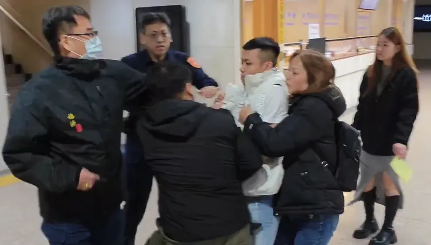 影/涉貪副所長背景起底！小兒子「槓記者」北檢上演全武行