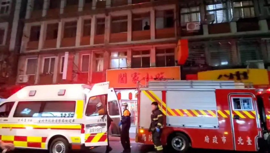 轟！士林小吃店換瓦斯引發氣爆　4人燒燙傷送醫