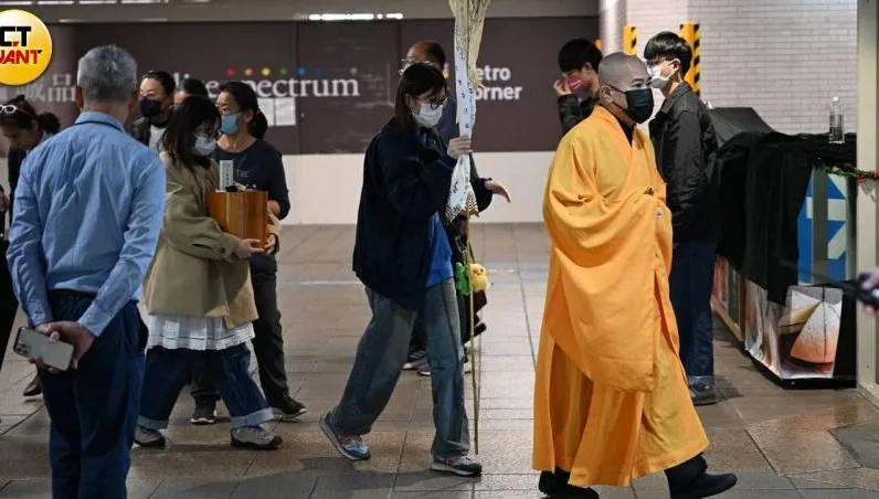 北車隨機砍人案57歲余男命喪張文刀下　家屬悲慟赴現場招魂