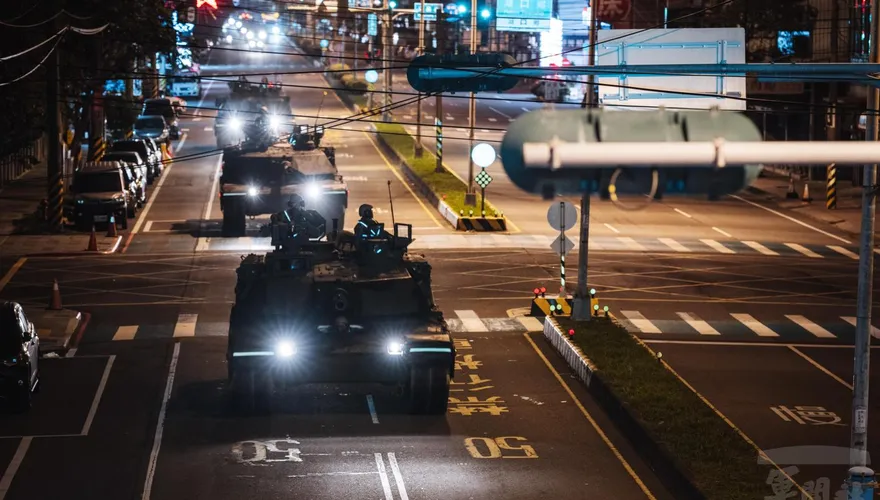 第584旅戰備偵巡　陸軍最新M1A2T戰車首度上街頭
