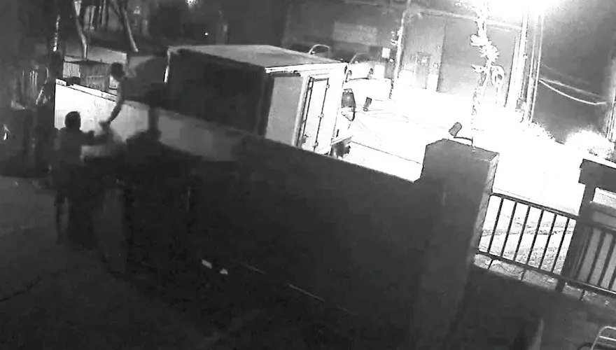 三峽清潔隊遭非法入侵！2人接力翻牆丟20包垃圾