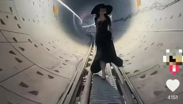 打卡無極限？陸女為「氛圍感」闖地鐵隧道拍片　兩單位遭追責