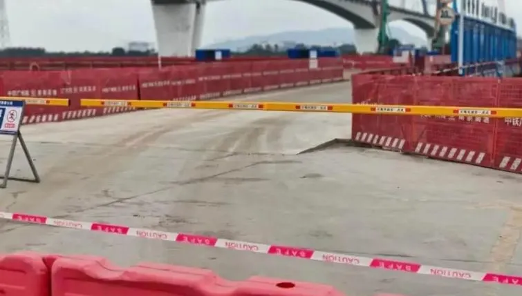 大橋施工沒封好！廣州一家5口開車不慎進入　當場墜江全罹難
