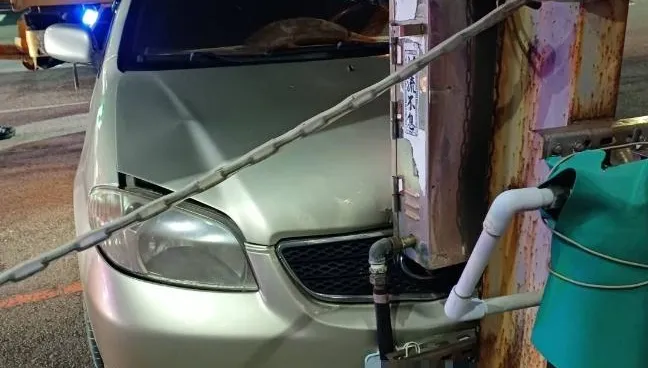 台中男聖誕夜駕車自撞加水站！　生命當場戛然而止