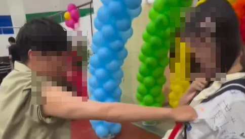 王ADEN風波延燒！街舞老師被轟卸責　還爆撕女學生胸前口袋