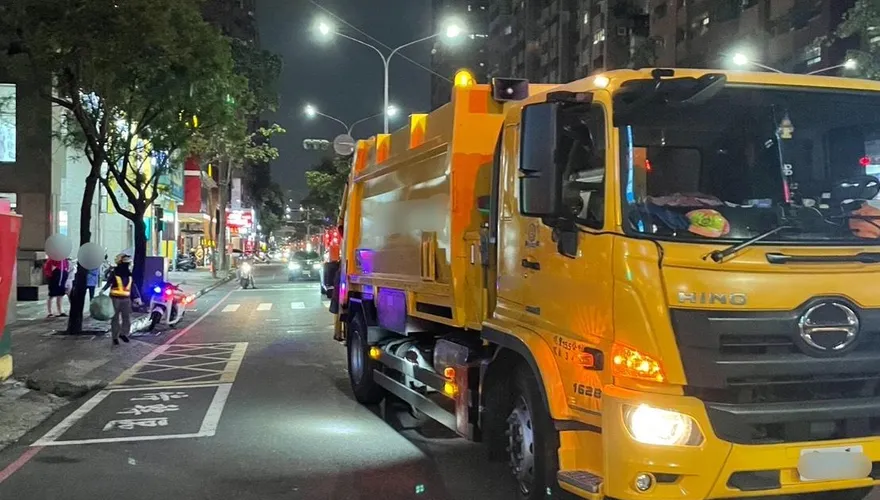 免追垃圾車！台北街頭設「智慧機器」　網讚：上班族福音