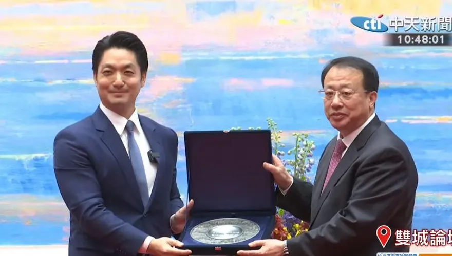 從龍山寺到101全刻上去！蔣萬安這份禮物讓上海市長秒懂台北