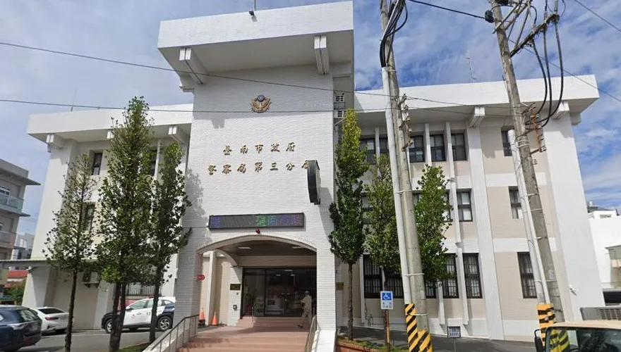 講話靠很近！台南警「手伸裙底」疑偷拍　人妻當場活逮