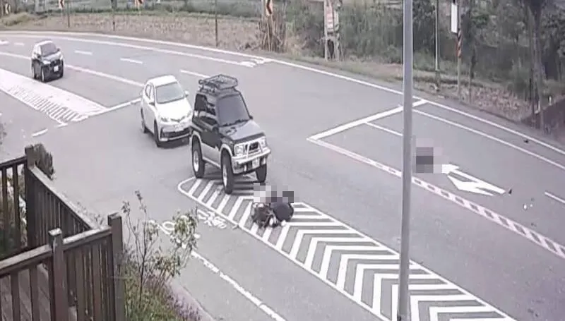 影/花蓮60歲女騎士「切西瓜」橫跨快車道　遭撞重創不治