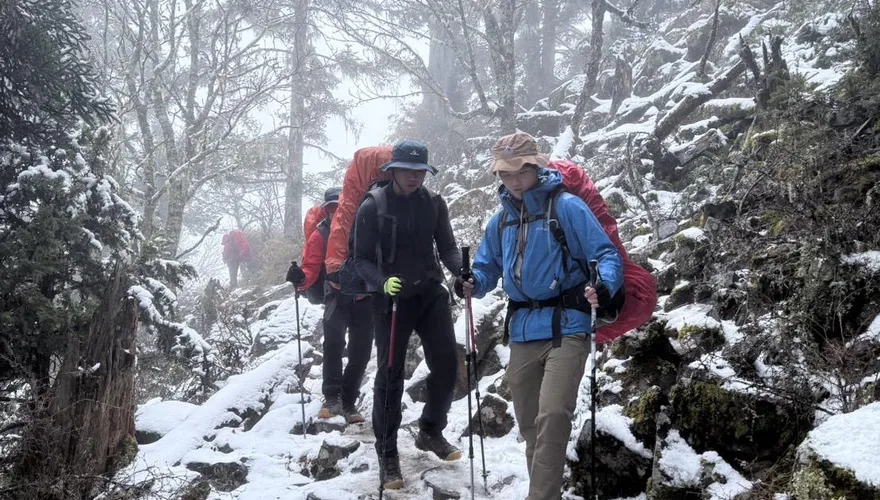 雪山西峰驚爆山難！1男失溫無呼吸心跳　4隊友也受困