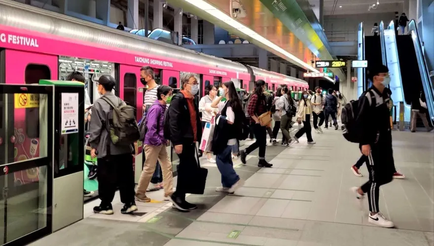 瘋跨年！中捷、高捷延長營運至凌晨2點　皆有免費接駁