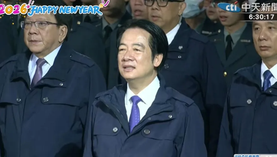 2026元旦總統府前升旗　賴清德唱國歌了、韓國瑜、鄭麗文到場捍衛憲法