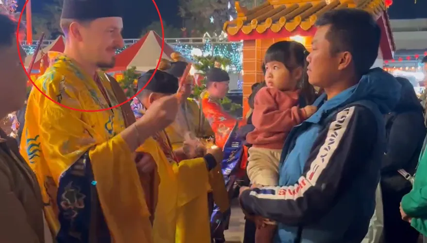 影/彰化溪湖奉天宮建醮！驚見「捷克籍法師」講英文祈福