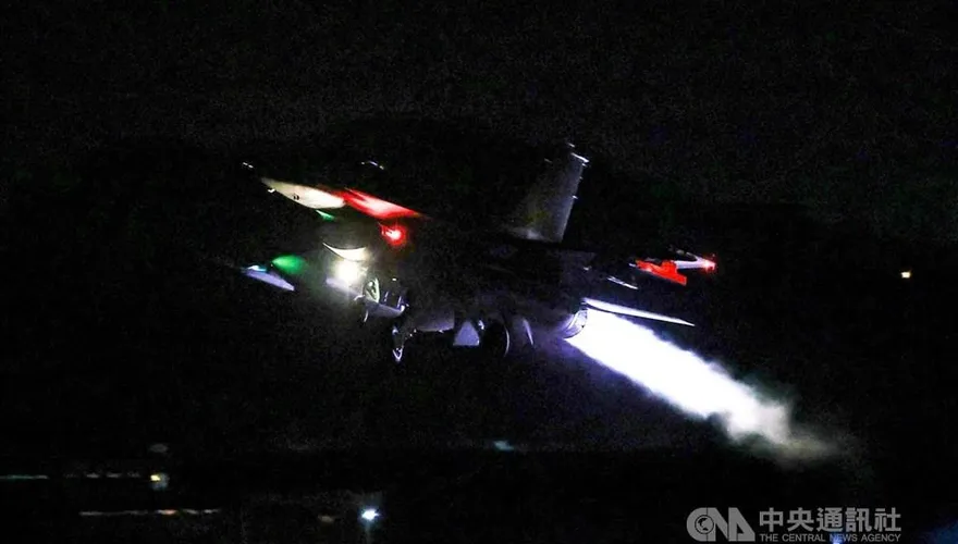 F-16飛官最新搜救進度曝！搜救機抵達目標區　周邊貨輪進行協助
