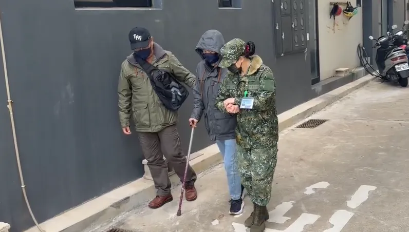影/飛官辛柏毅失聯一夜！慈母拄拐杖飛花蓮尋兒