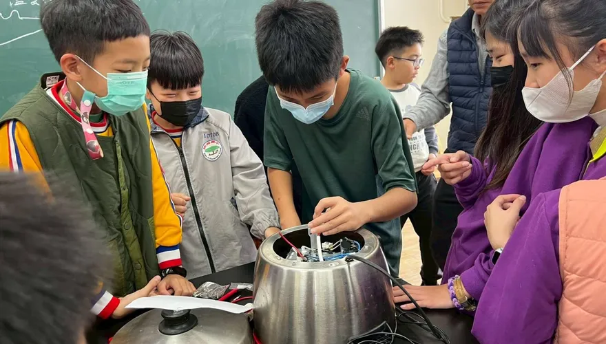 彰化陜西國小學生維修了得　台北「壞掉吹風機」也請求支援