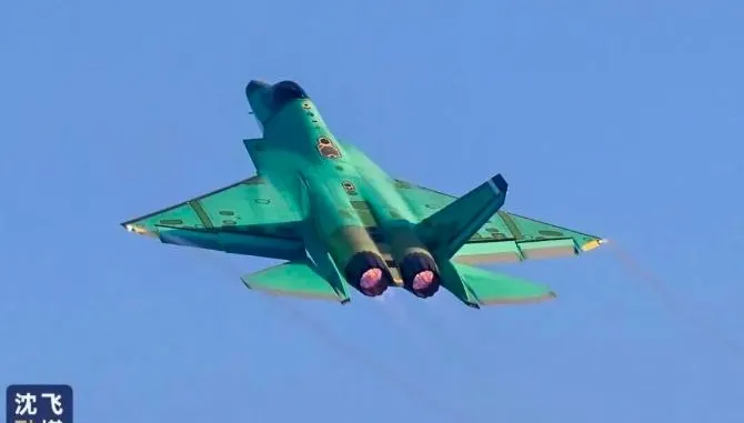 影/陸殲-35「綠皮機」新年首飛畫面曝光　三大原因揭密塗裝